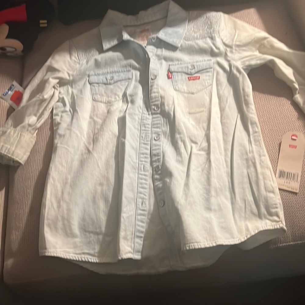 Lil girls Levi’s shirt